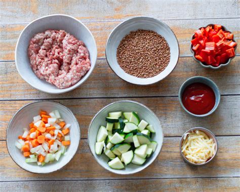 Nuotrauka su skirtingais faršo įdaro variantų ingredientais