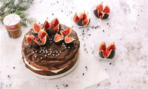 Šokoladinis tortas su šviežiomis figomis