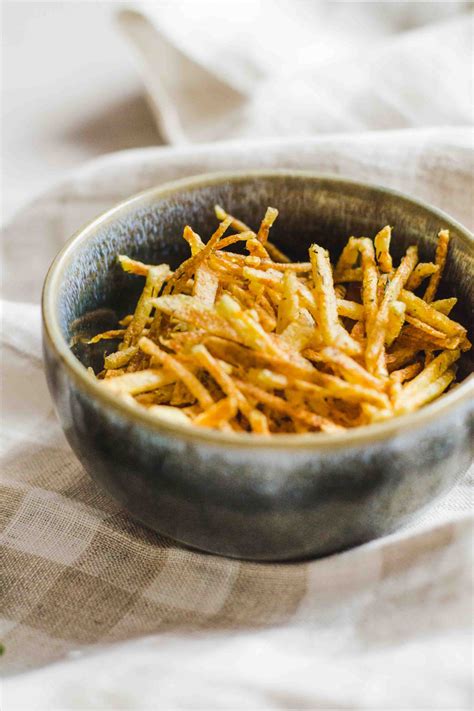 Bulvių šiaudeliai su rozmarinais