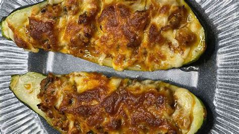 Įdaryti cukinijų laiveliai