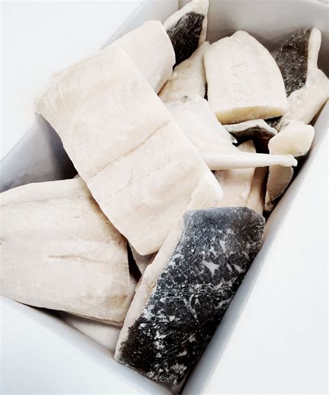 Šaldytos žuvies atšildymas šaldytuve