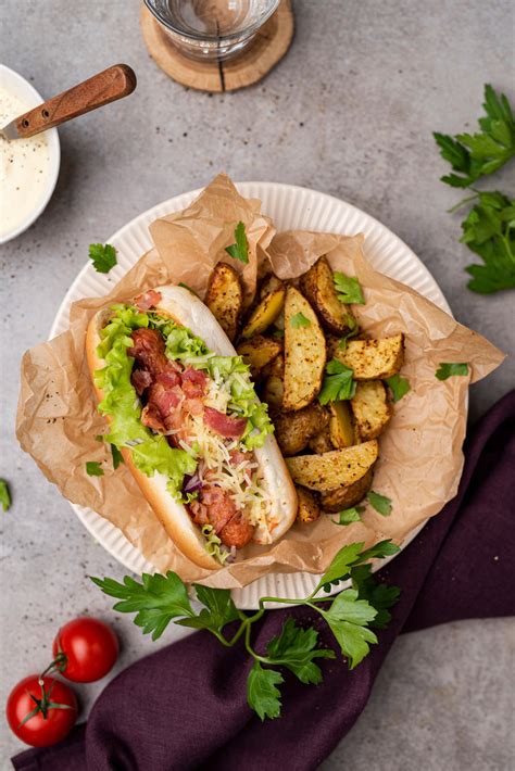 Dešrainis su šonine ir avokadu