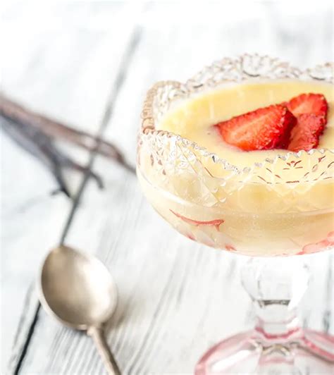 Zabaglione ingredientai - kiaušinių tryniai, cukrus ir Marsala vynas