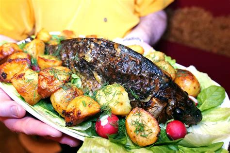 Keptas karpis orkaitėje su grybais