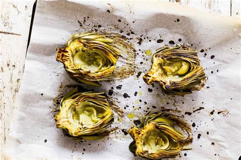 Kepti artišokai su feta ir padažu