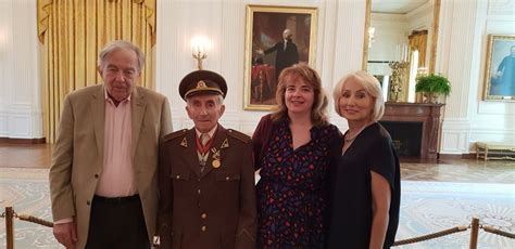 Juozas Jakavonis Amerikoje su garbės konsulu Česoniu