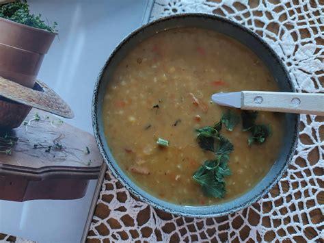 Ingredientai skaldytų žirnių sriubai