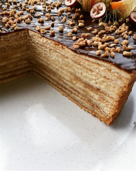 Sluoksniuotas sausainių pyragas