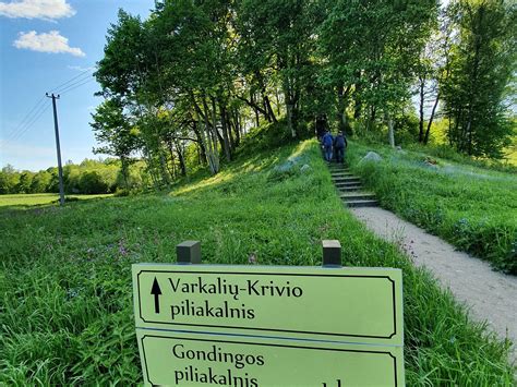 Gandingos piliakalnis Plungės rajone