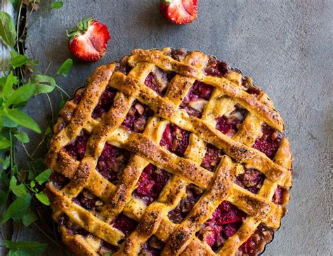 Braškių ir kriaušių pyragas