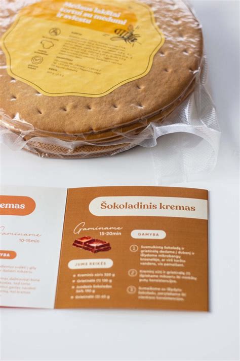 Paruošti biskvito lakštai