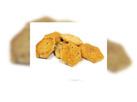 įvairių skonių ir formų naminiai krekeriai