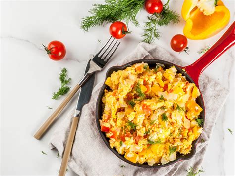 kiaušinienės patiekimas lėkštėje