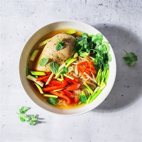 Azijietiška vištienos sriuba su citrinomis ir čili