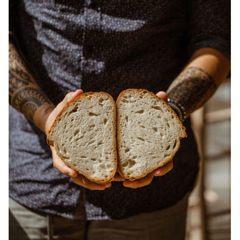 rankomis formuojama duona