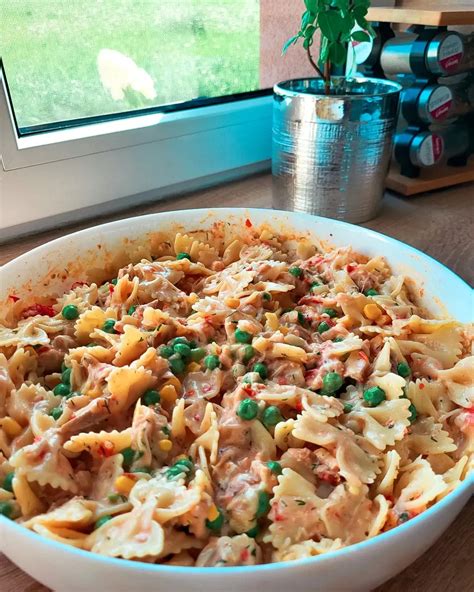 Vegetariški makaronų lizdeliai su daržovėmis