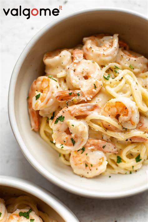 Makaronų lizdeliai su krevetėmis