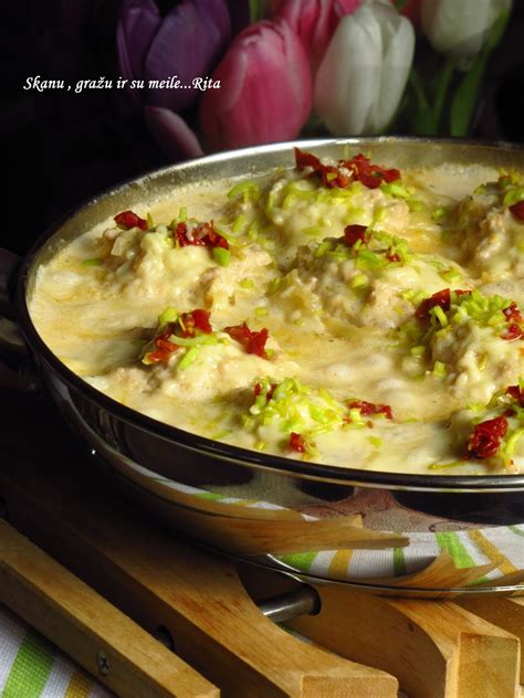 Makaronų lizdeliai su triušiena