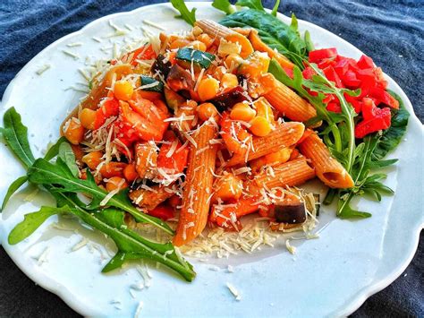 Grikių makaronai su daržovėmis