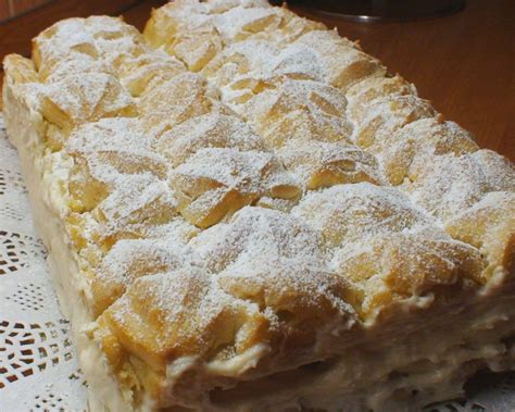 Pyragas „Karpatka“ su cukraus pudra