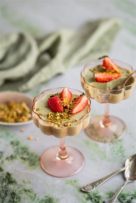 Kavos skonio Panna Cotta patiekiamas stiklinėse