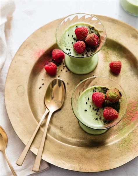 Matcha Panna Cotta su uogomis