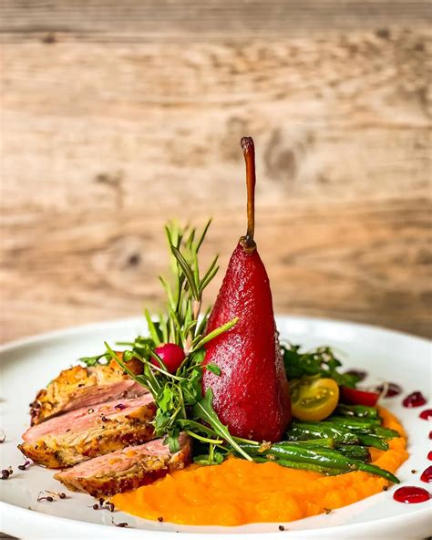 Anties krūtinėlė su daržovėmis ir kriaušėmis