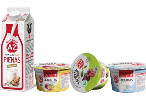 įvairūs desertai su sausainiais ir pieno produktais