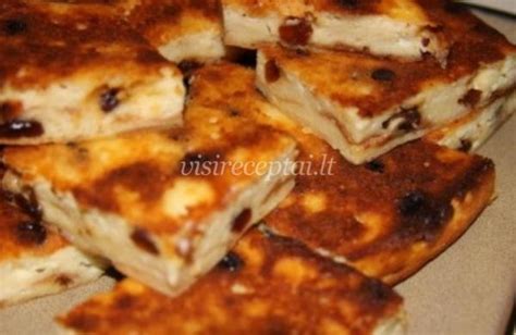 Varškės apkepas su razinomis ir vaisiais