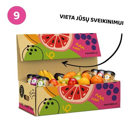 Sezoninių uogų ir vaisių derinys pyrage