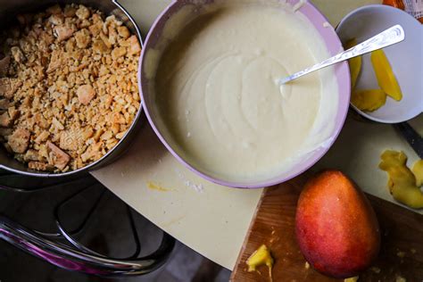Prinokusio mango pjaustymas