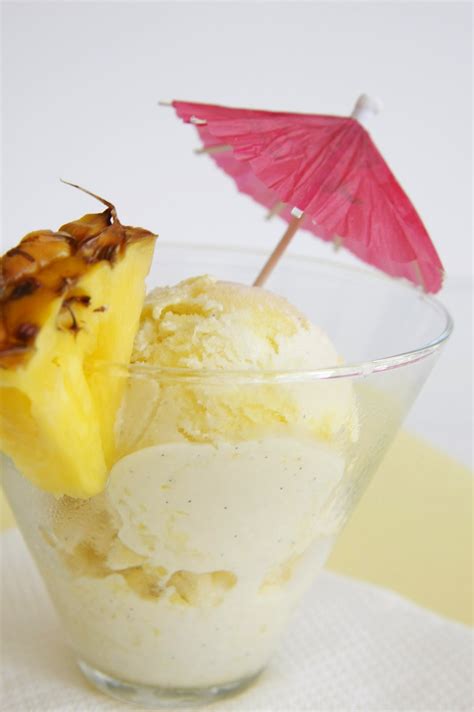Naminiai Pina Colada ledai su kokosų drožlėmis