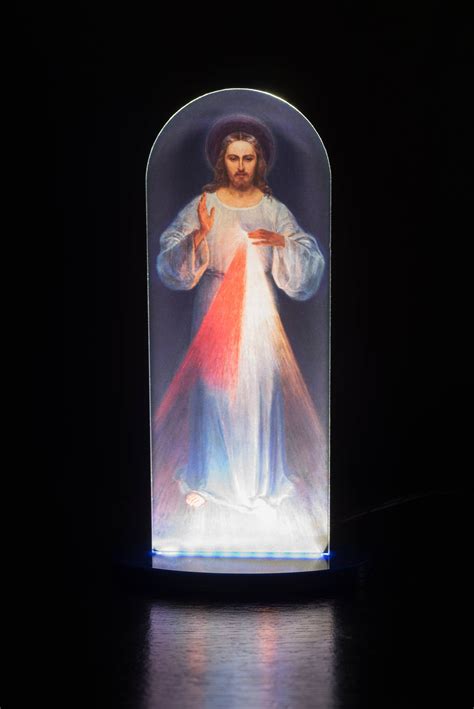 Simbolinis paveikslas: Jėzus dalija duoną