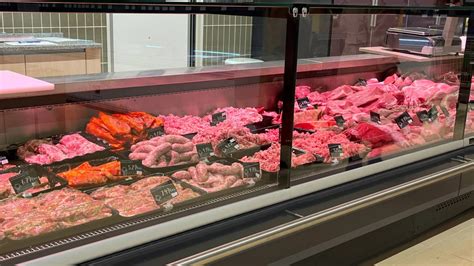 Pirkėjų eilė mėsos parduotuvėje