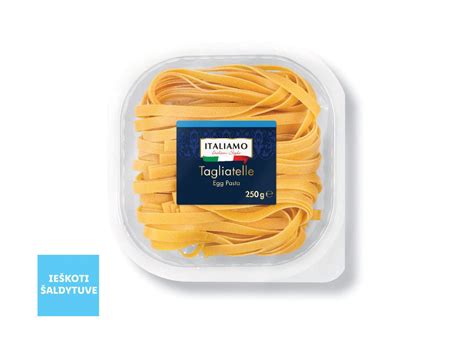 supjaustyti švieži fettuccine makaronai