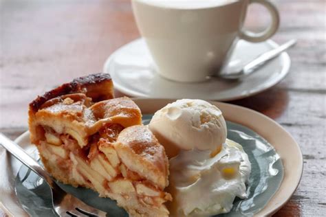 įvairūs obuolių pyrago variantai