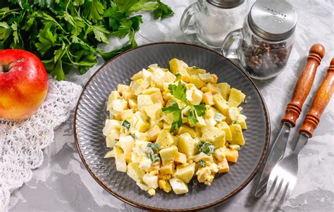 Salotos su pankoliais ir obuoliais