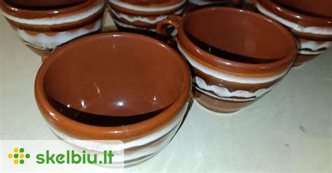 Senoviniai akmeniniai indai su grūdų ir riešutų mišinių pėdsakais