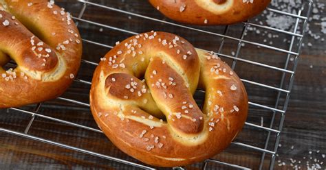 Vokiškų „pretzelių“ formavimas ir kepimas