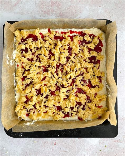 Pyrago su varške ir uogiene