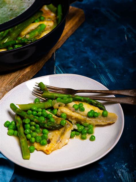 Pasta su smidrais, žaliaisiais žirneliais ir pesto