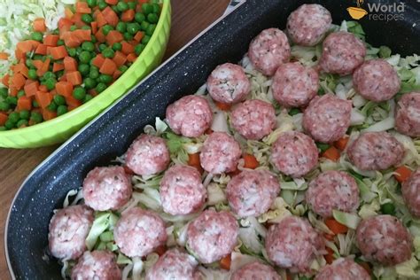 Kepti kukuliai skardoje su daržovėmis