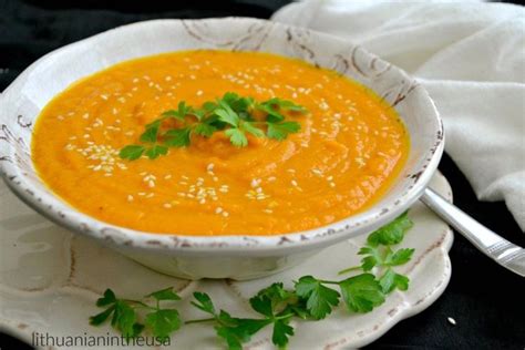 Aromatinga morkų sriuba su imbieru ir kariu