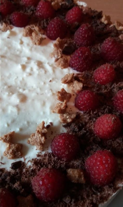 Sluoksniuotas varškės tortas su avietėmis