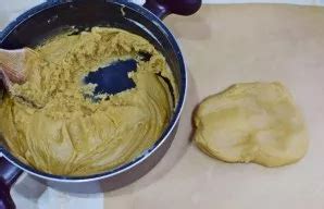 Medaus pyrago tešlos gaminimas