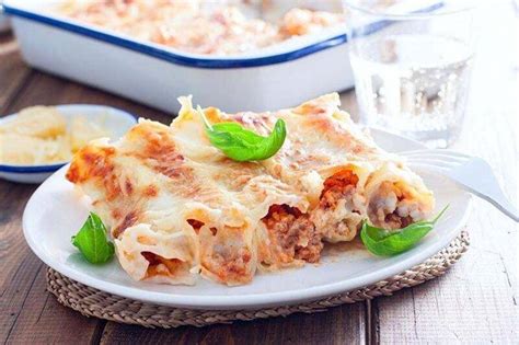 Klasikiniai cannelloni su vištiena ir padažu