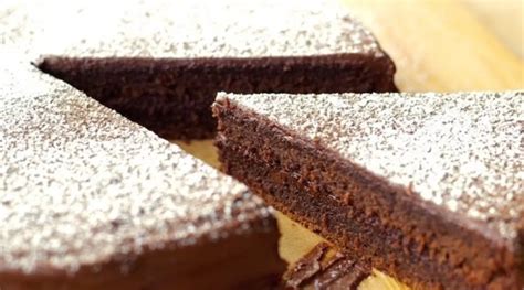 Sveikas šokoladinis pyragas be kepimo