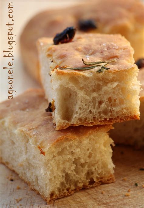Focaccia su rozmarinu ir jūros druska