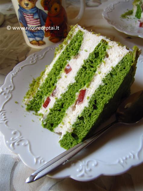 Sluoksniuotas špinatų tortas su kremu