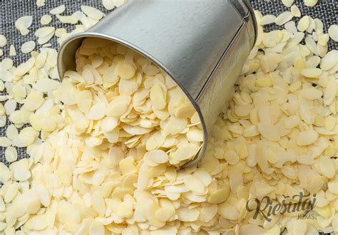 Migdolų plokštelės ir slyvos